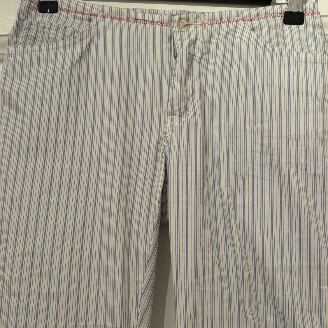 Randiga bootcutbyxor från XRoses