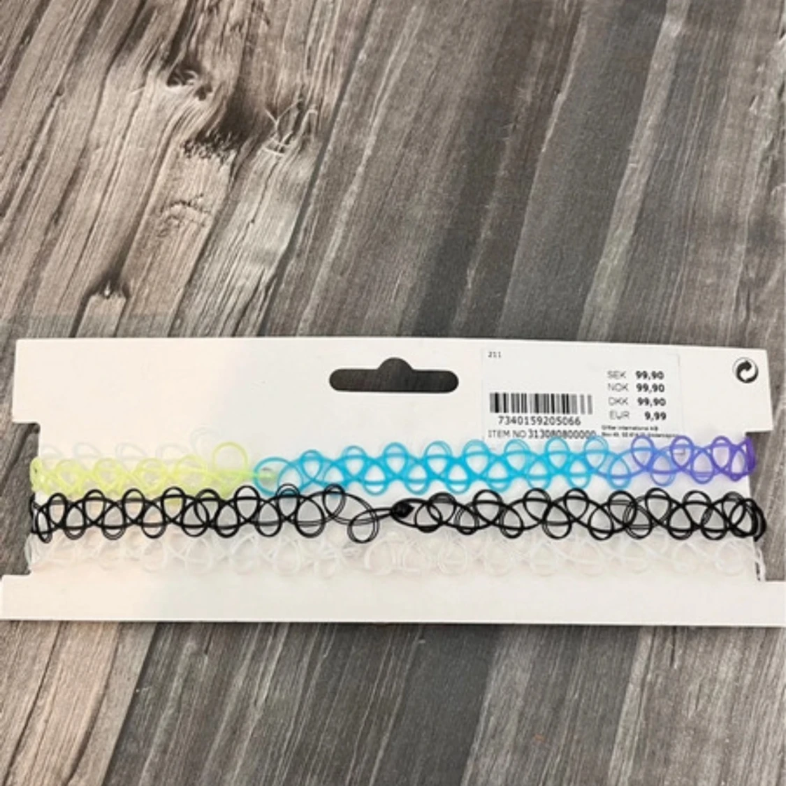 Färgglada choker-halsband med berlock - 1