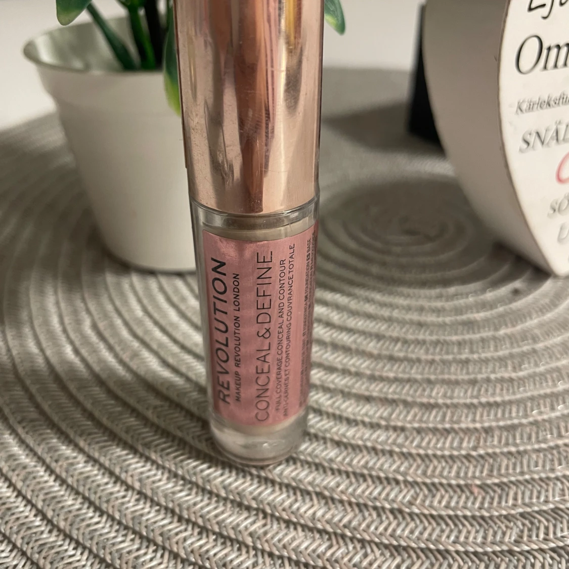 Revolution Conceal & Define Concealer
