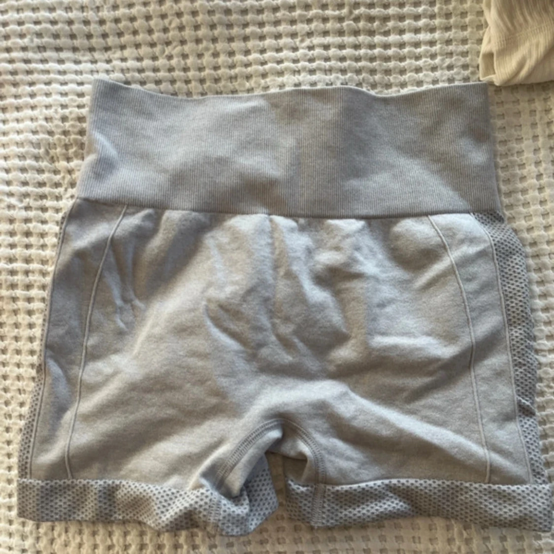 tränings shorts med scrunch