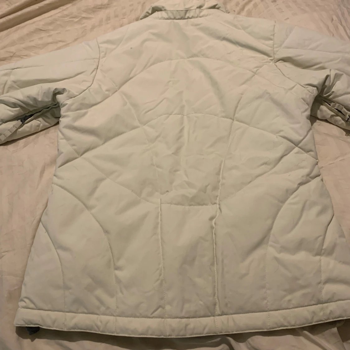 Vit pufferjacka från Fiberstone S - 1