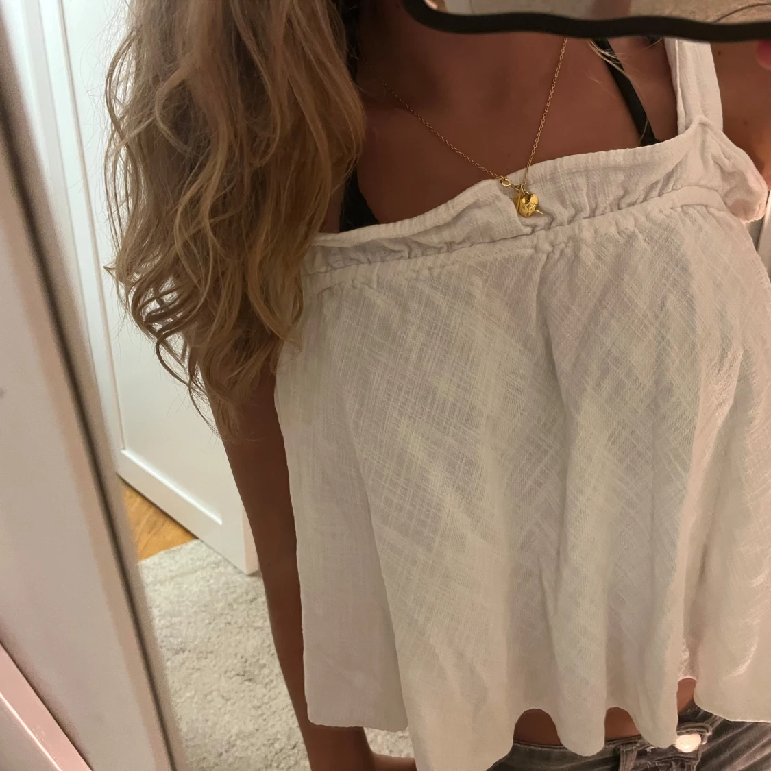 Vit luftig linnetopp med breda axelband