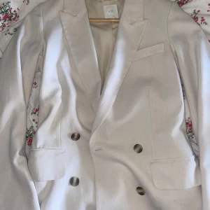 Kavaj - Kavaj i linnetyg, oversized så passar som S