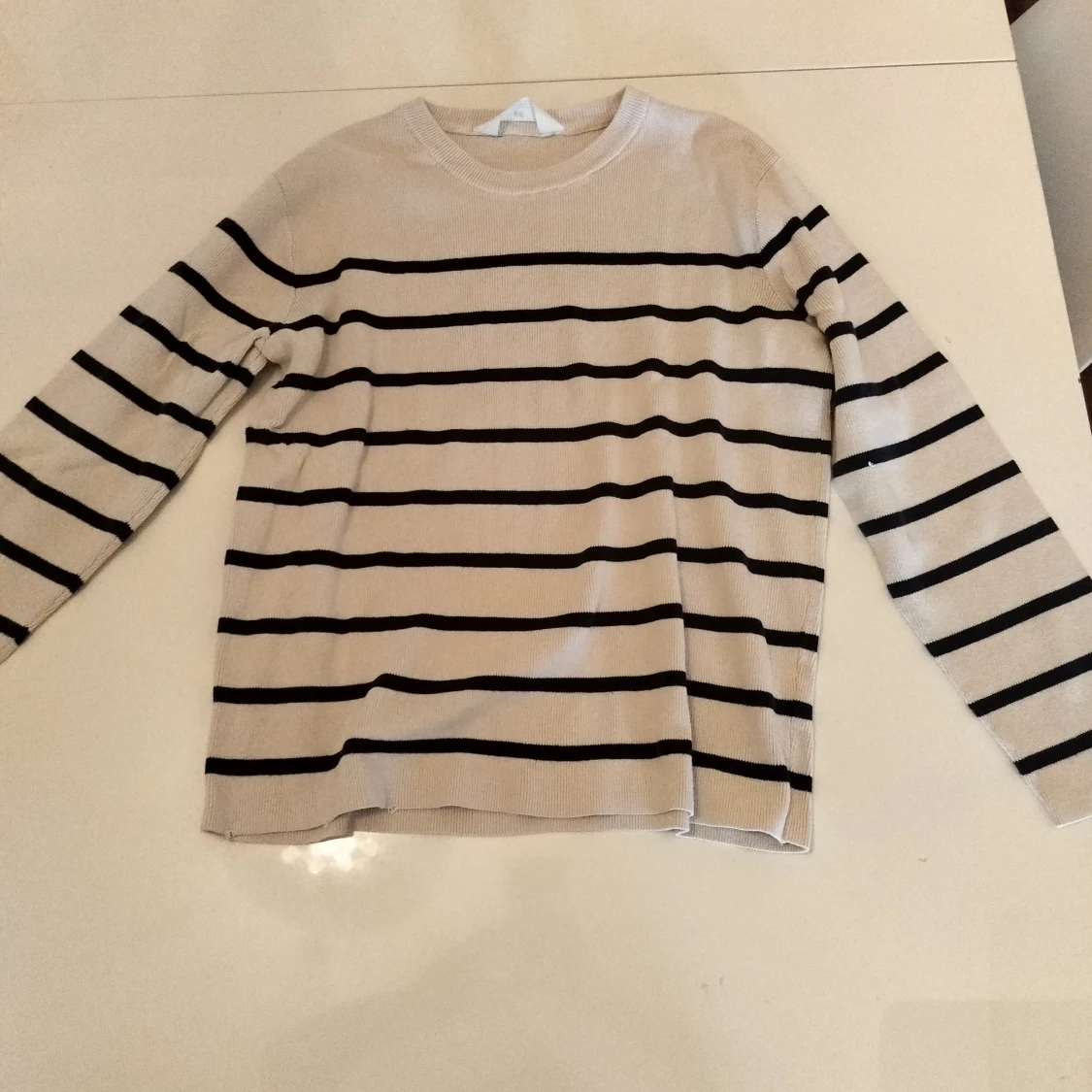 Randig beige stickad tröja - 4