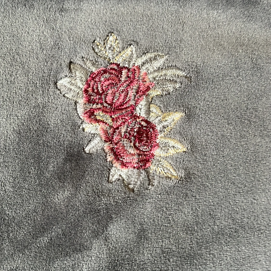 Grå kofta med broderi - 3