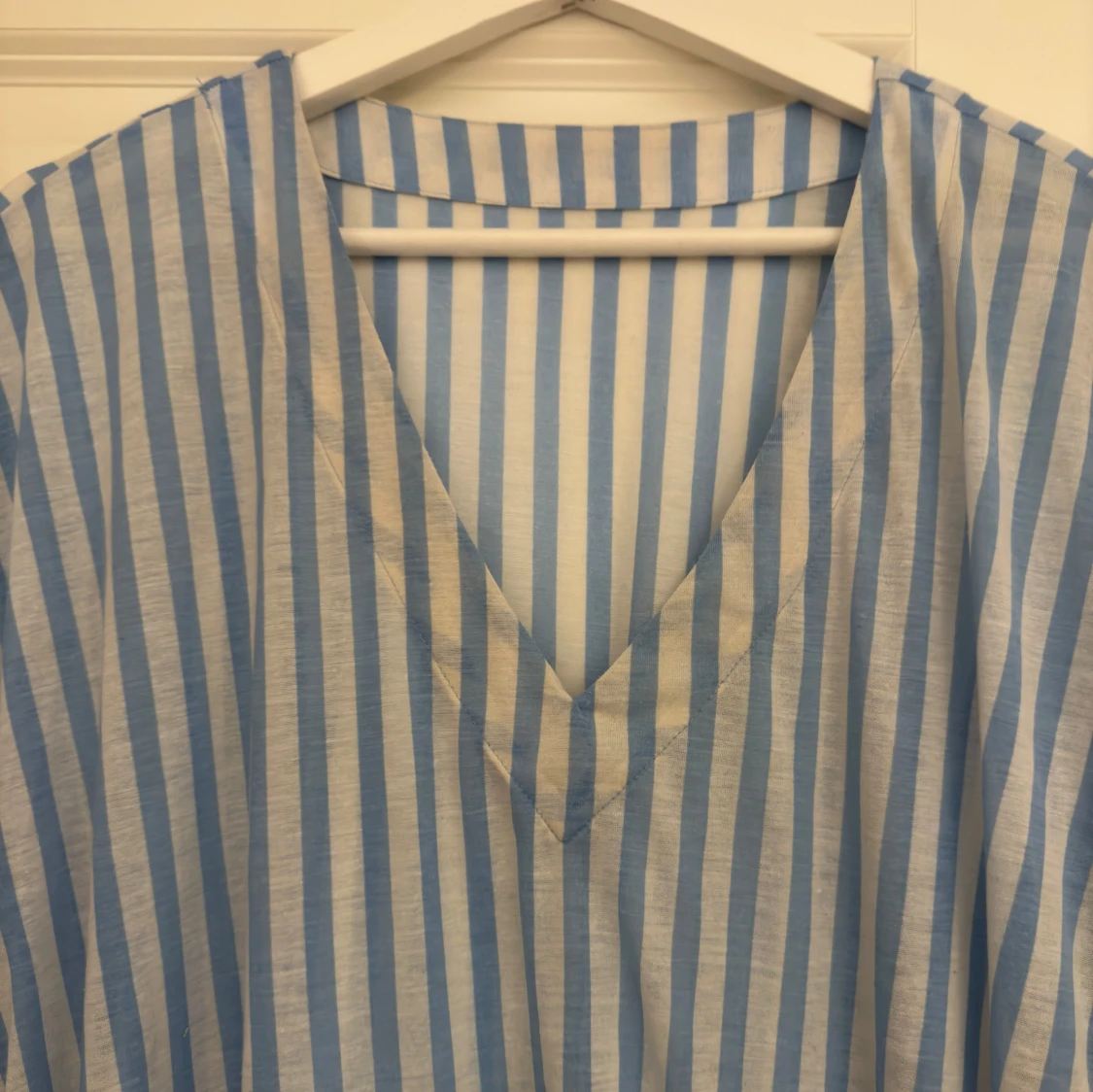 Blåvit randig strand klänning  - 2