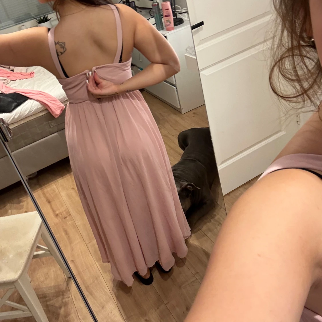 Ljusrosa långklänning med axelband - 1