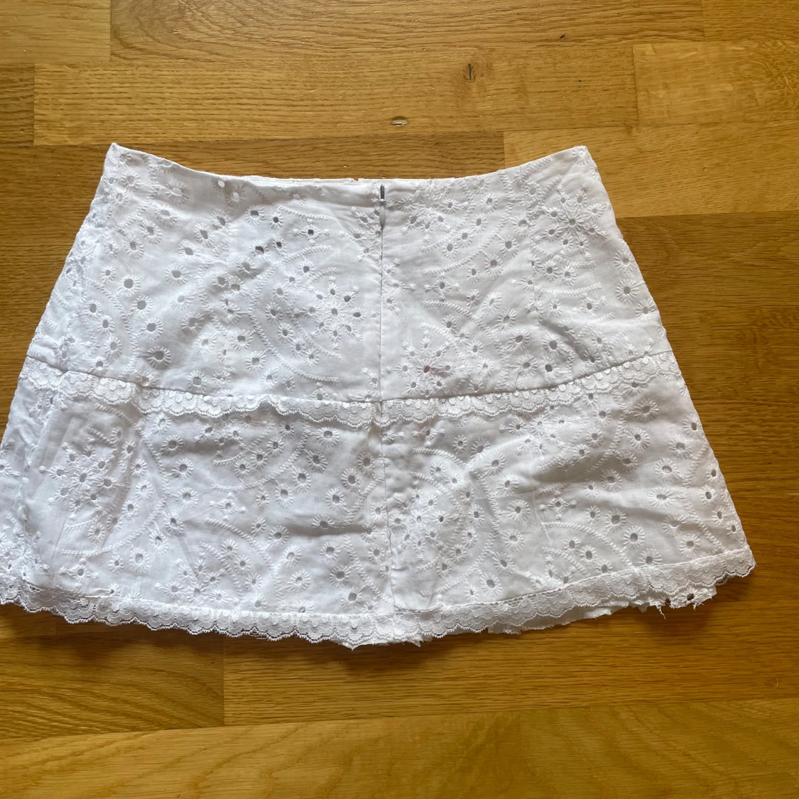 Vit broderad kortkjol från Escape - 1