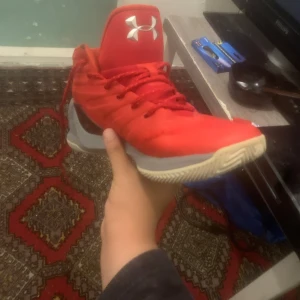 Currys - Ett par Under Armour To Release “Davidson” Colorway Of The Curry 3. Använda ett par gånger 