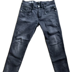 Replay Anbass Hyperflex White Shades (gråa) - Riktigt sköna anbass från Replay, går inte att använda på grund av att jag gått upp en del i vikt. Nypris 1899:- 