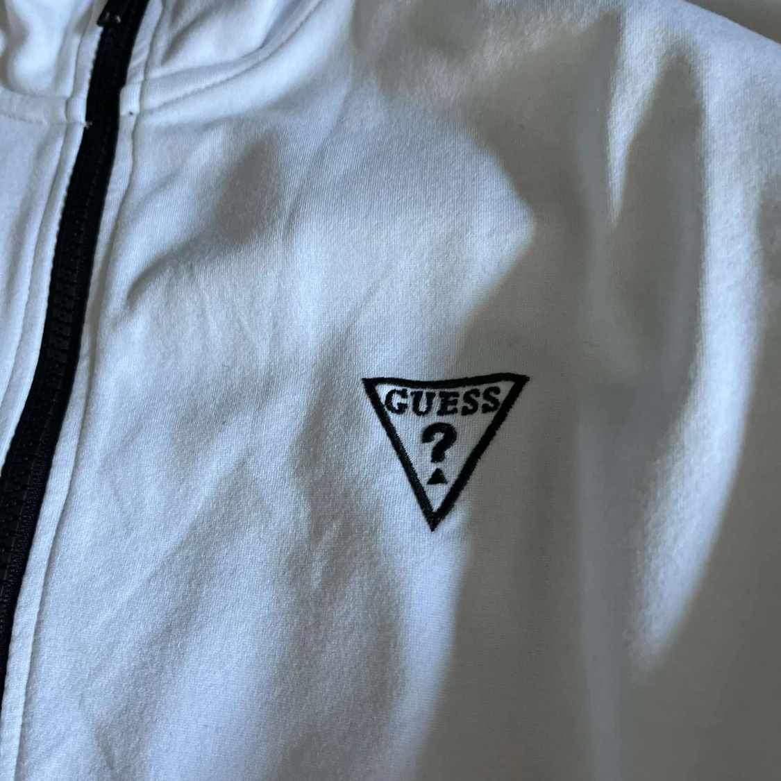 Vit zip från Guess med logga - 2