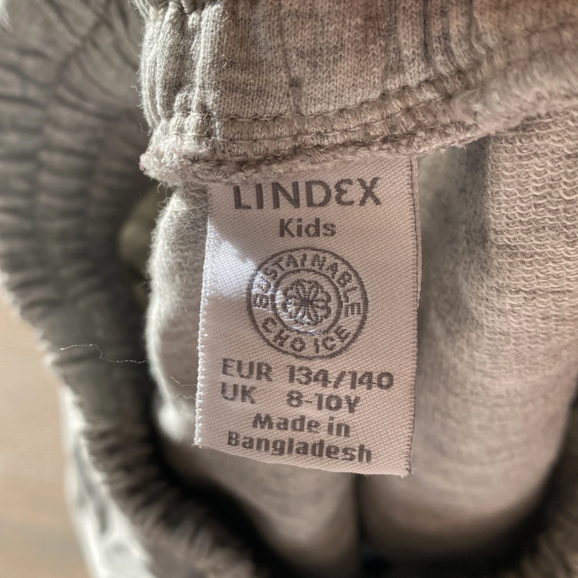 Grå shorts med spets från Lindex - 2