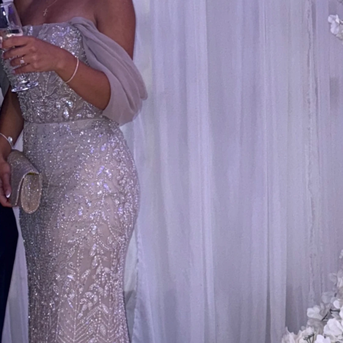 Champagnefärgad glittrig långklänning - 1