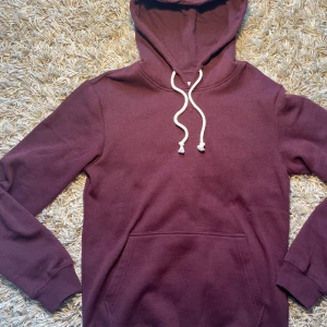 Pier one hoodie (XS) - Säljer nu en pier one hoodie! Färg: 🔴🍷| Skick: 10/10 Använd 1-2 ggr | Pris: 199kr | Köpt nyligen |