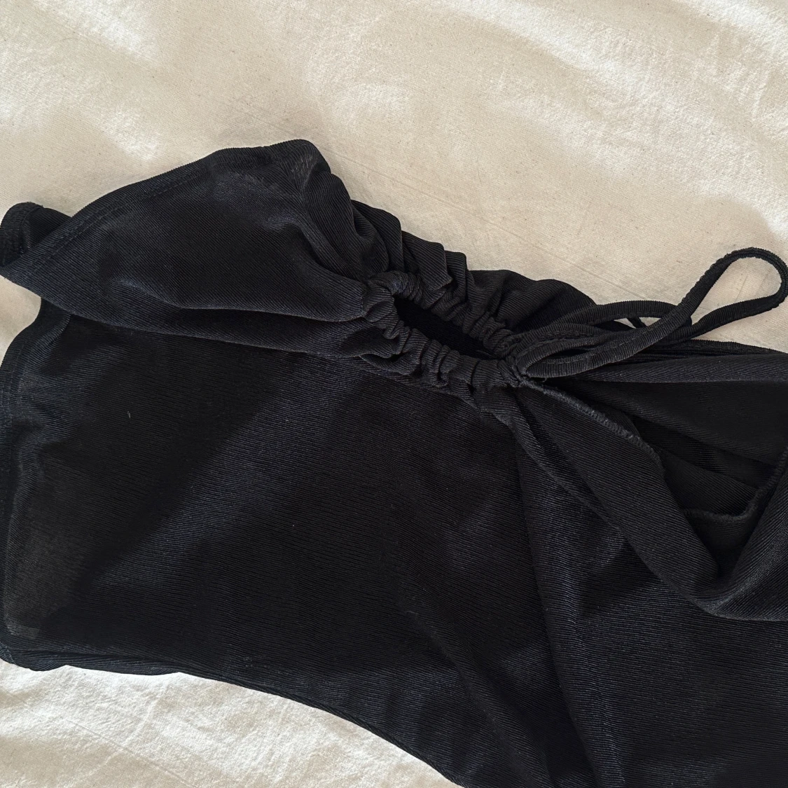 Svart bandeau tubtopp med knyt - 2