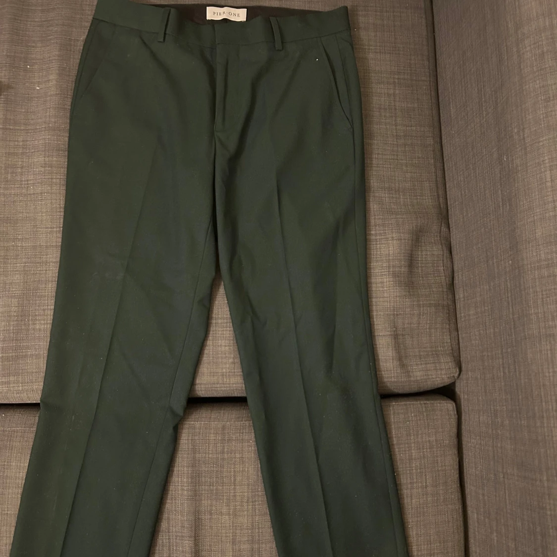 Mörkgröna kostymbyxor från Pier One