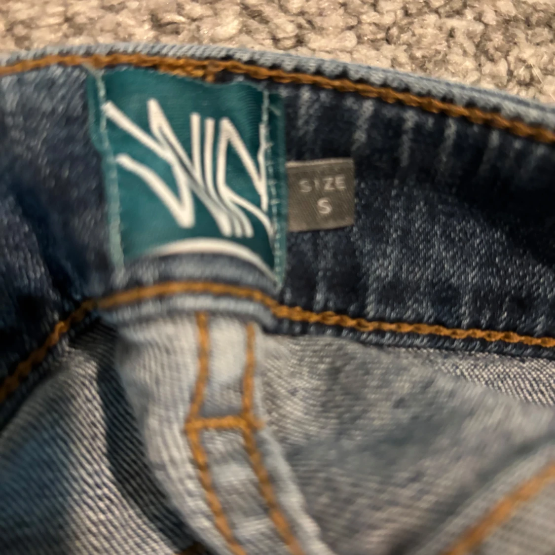 Mörkblå jeansbyxor från WESC, S - 2