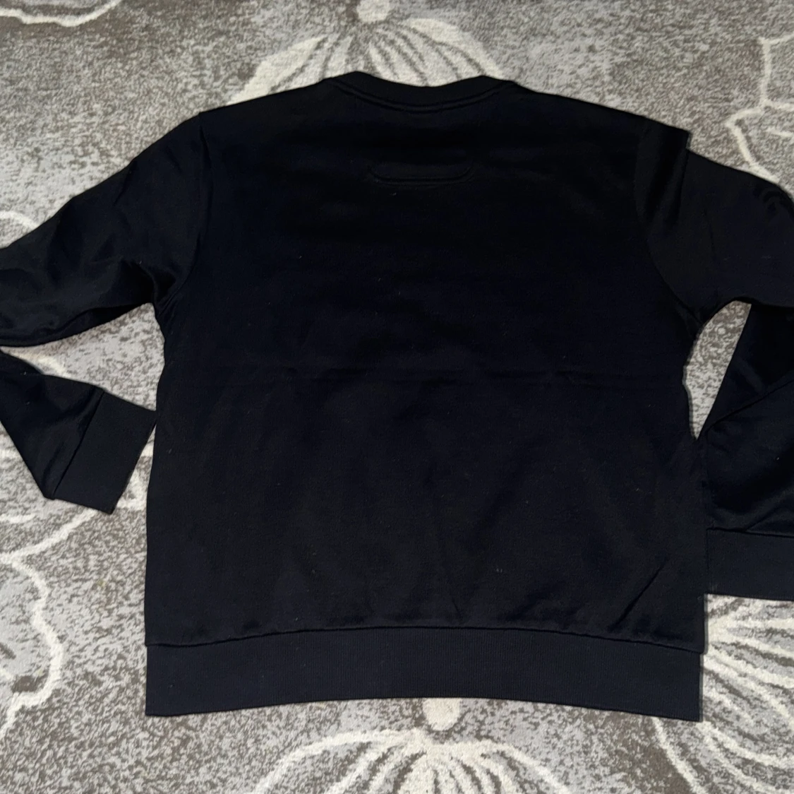 Svart tröja från Hugo Boss - 3