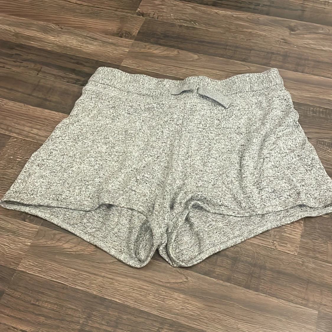 Grå mjuka shorts från Lindex