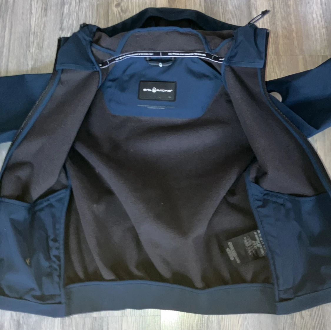 Marinblå softshelljacka från Sail Racing - 2