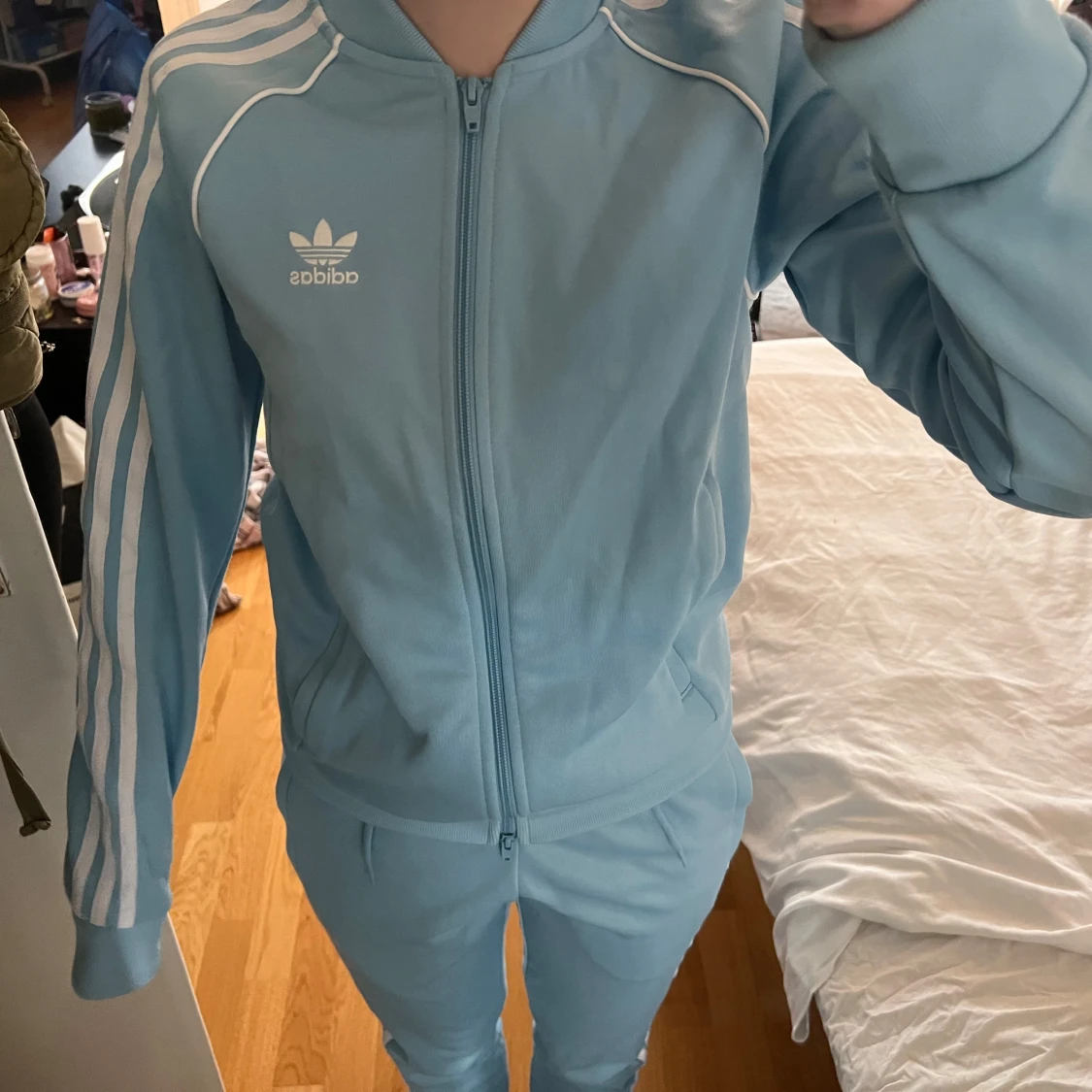 Ljusblått Adidas sett - 1