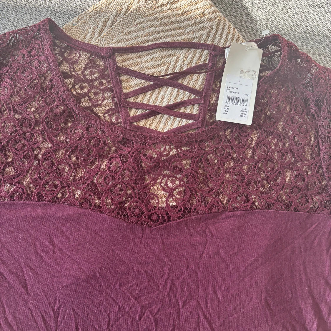 Vinröd spetsblus med snörning, Cubus  - 2