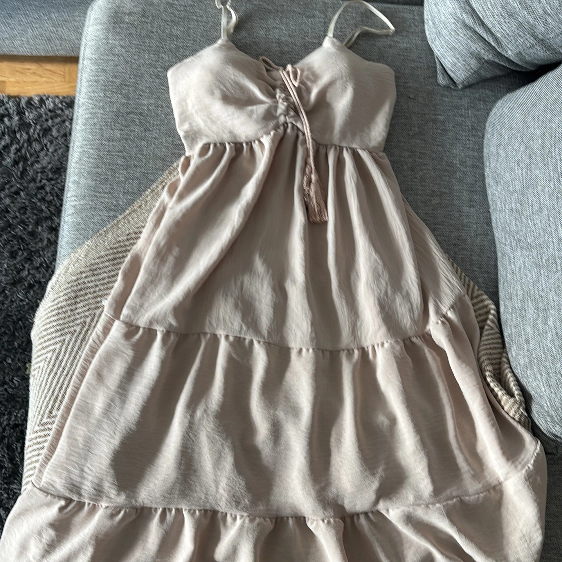 Beige långklänning med snörning