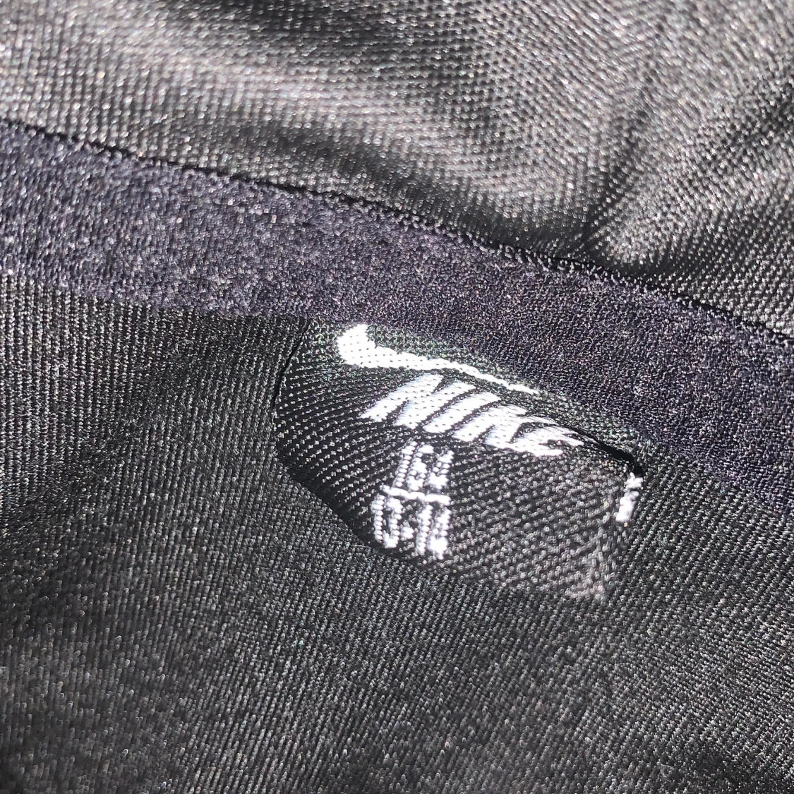 Nike svart vindjacka med orange detalj - 1