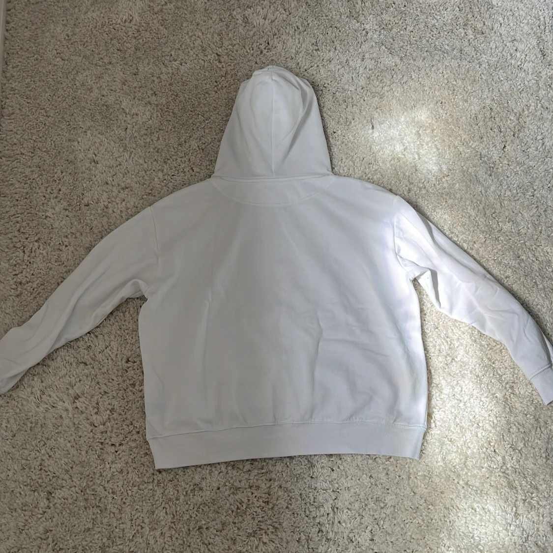 Vit hoodie från H&M i medium - 1