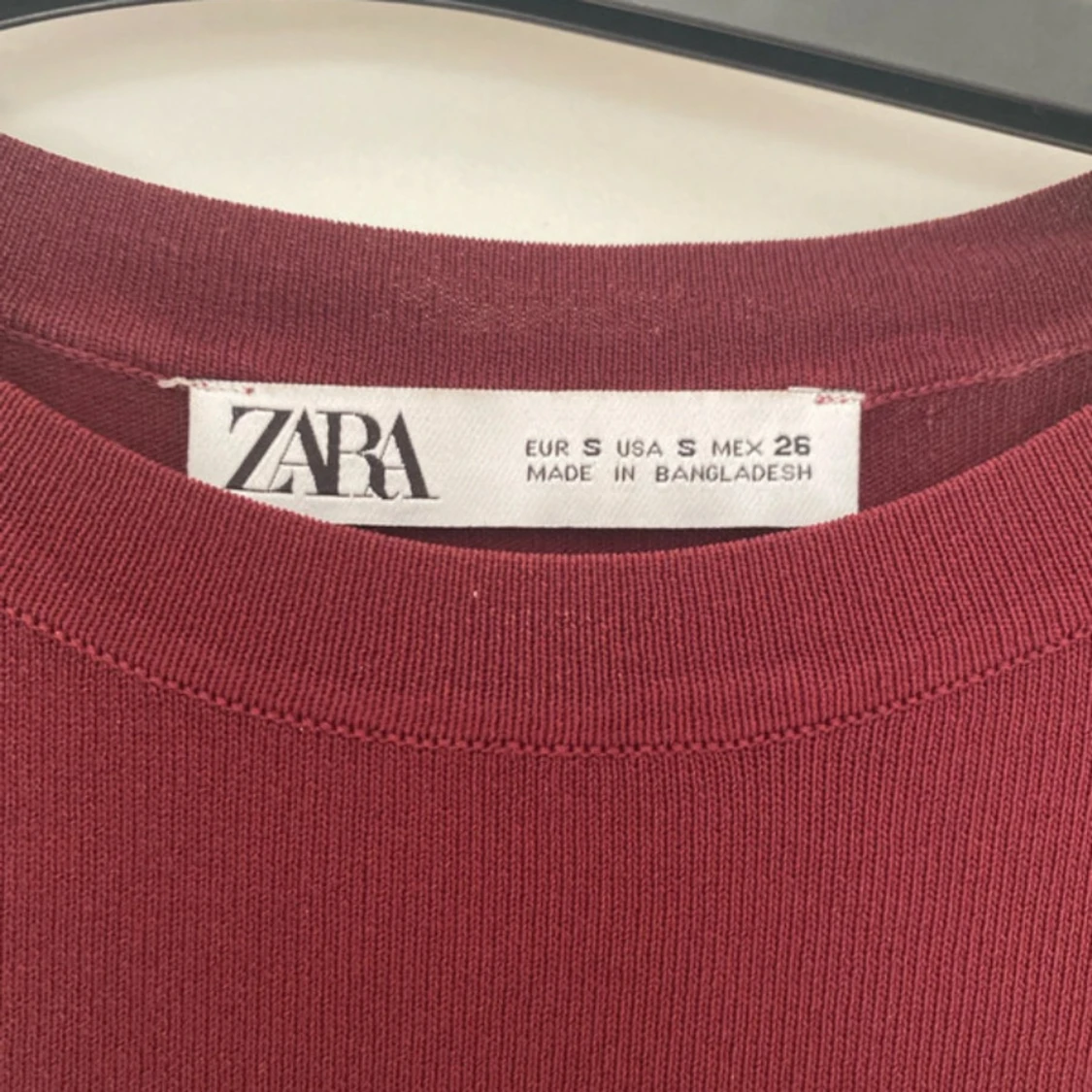 Vinröd topp från Zara i bomull - 2