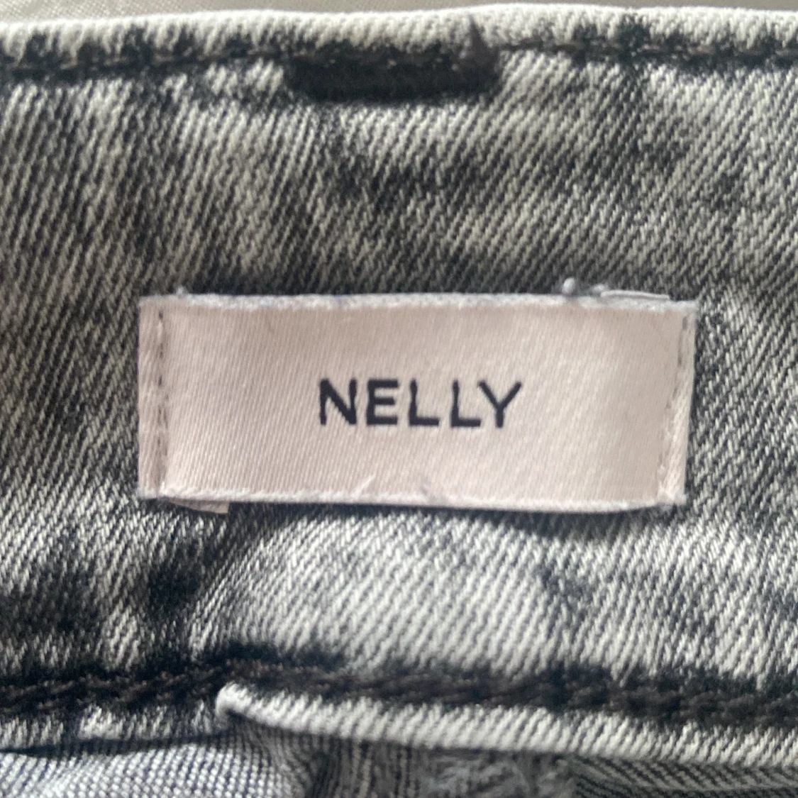 Grå bootcut jeans från Nelly  - 2
