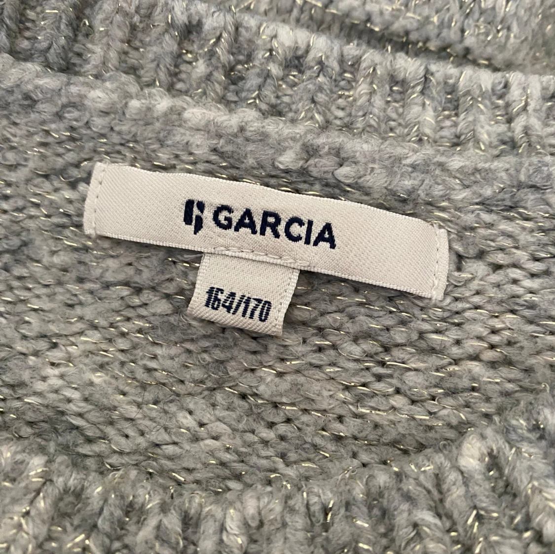 Grå glittrig stickad tröja  - 3