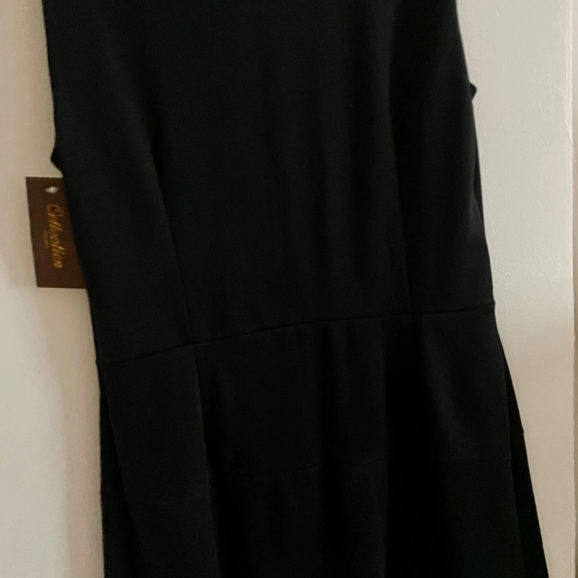 Svart klassisk klänning med markerad midjafrån collection - 1