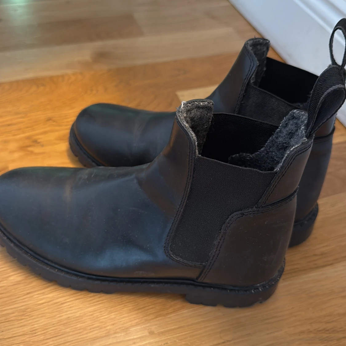 Svarta chelsea boots med ullfoder - 1