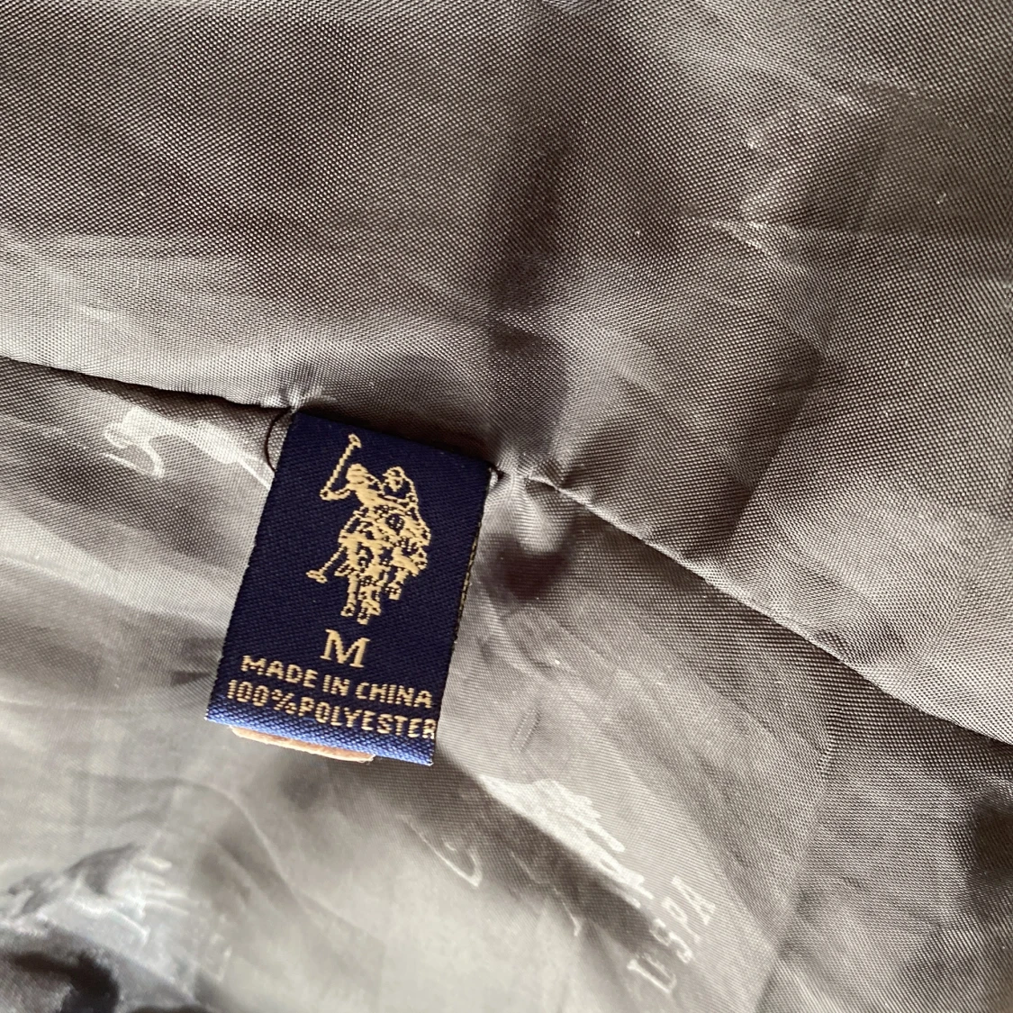 Svart dunväst med huva från U.S. Polo Assn. - 2