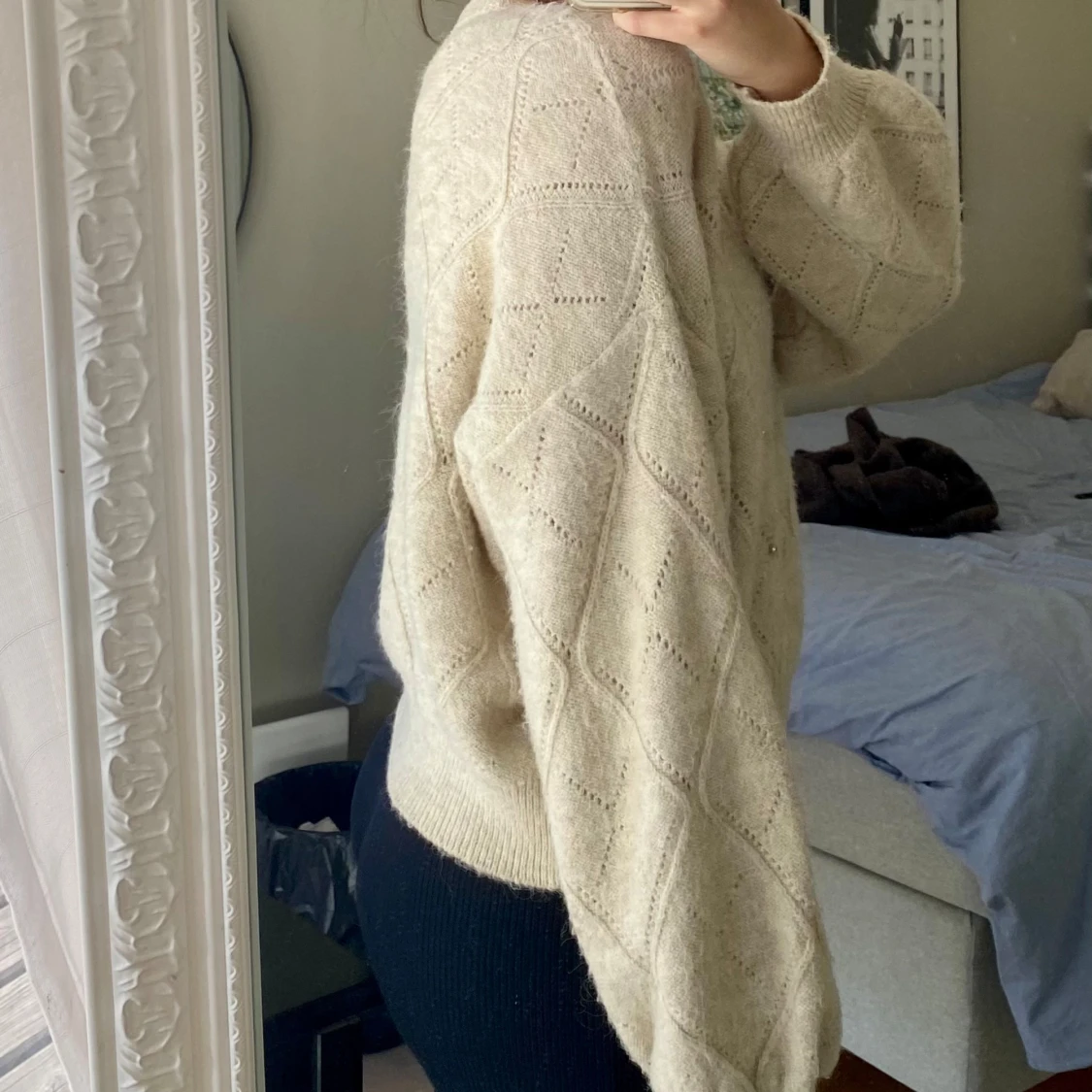 Beige stickad tröja med diamantmönster - 2