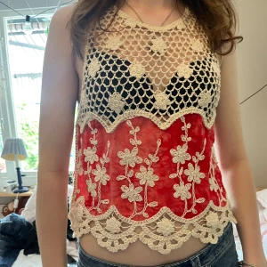 Unik vintage topp - Väldigt cool och unik topp köpt i en vintage butik.