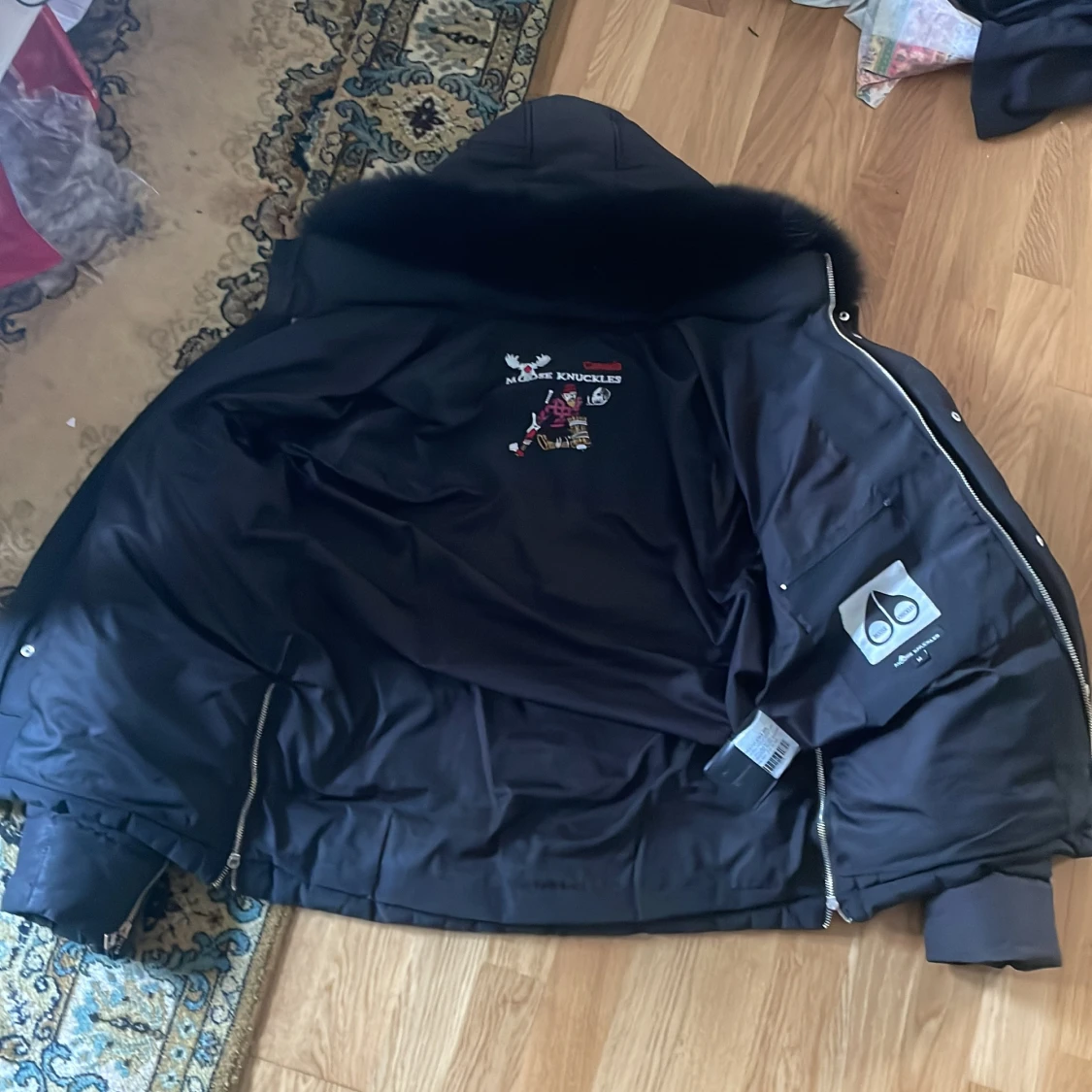 Svart dunjacka med pälskant från Moose Knuckles - 4