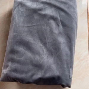 Mörkläggningsgardiner  - Grå Mörkläggningsgardiner jättefint. 132x300cm 