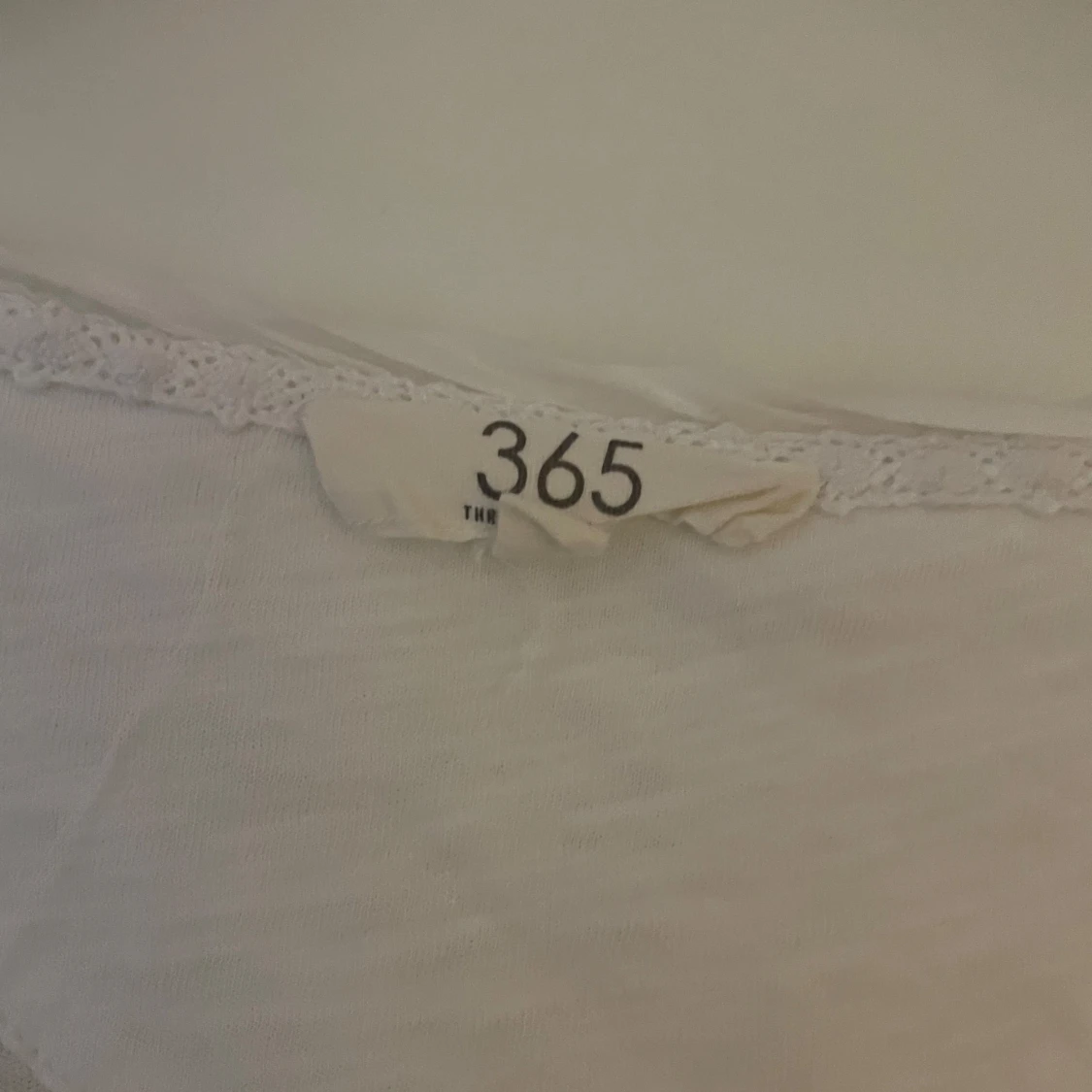 Vit volangtröja från MQ, 365 - 2