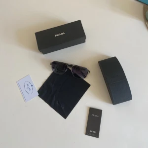 Prada solglasögon - Nyskick