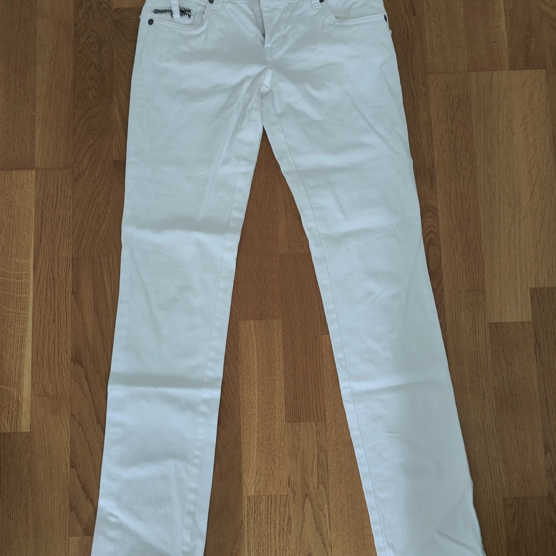 Vita byxor från ONLY med dragkedjor - 2