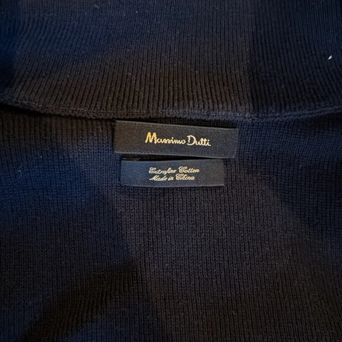 Marinblå stickad kofta med dragkedja från Massimo Dutti - 2