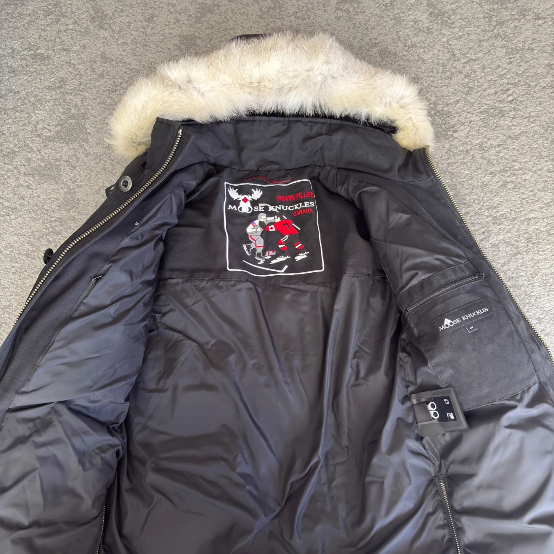 Svart dunjacka Moose Knuckles L - 1