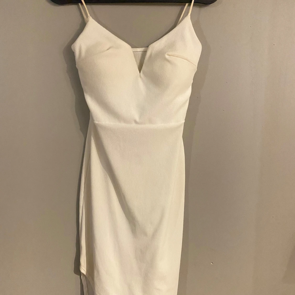 Vit ribbad kortklänning 