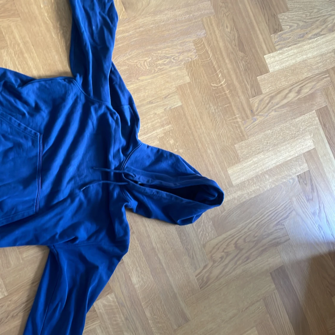 Blå hoodie från Weekday i bomull - 2