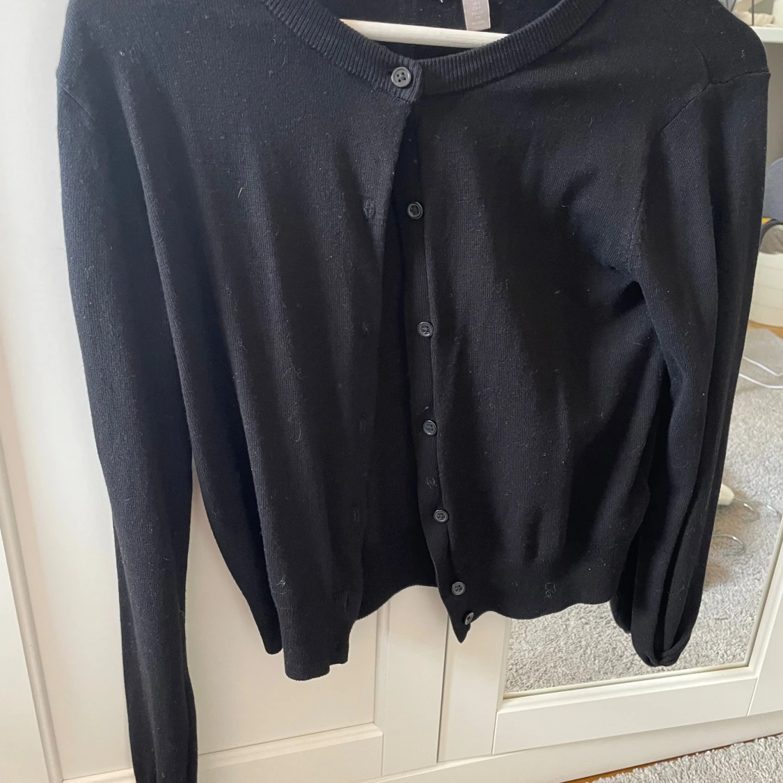 Svart kofta med knappar från H&M