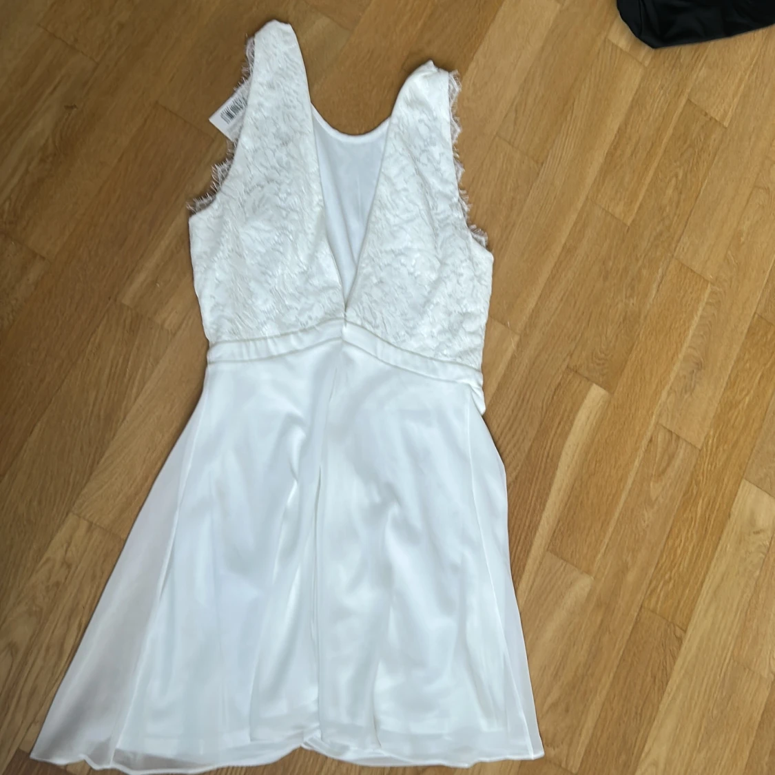 Vit spetsklänning från NLY Trend - 1