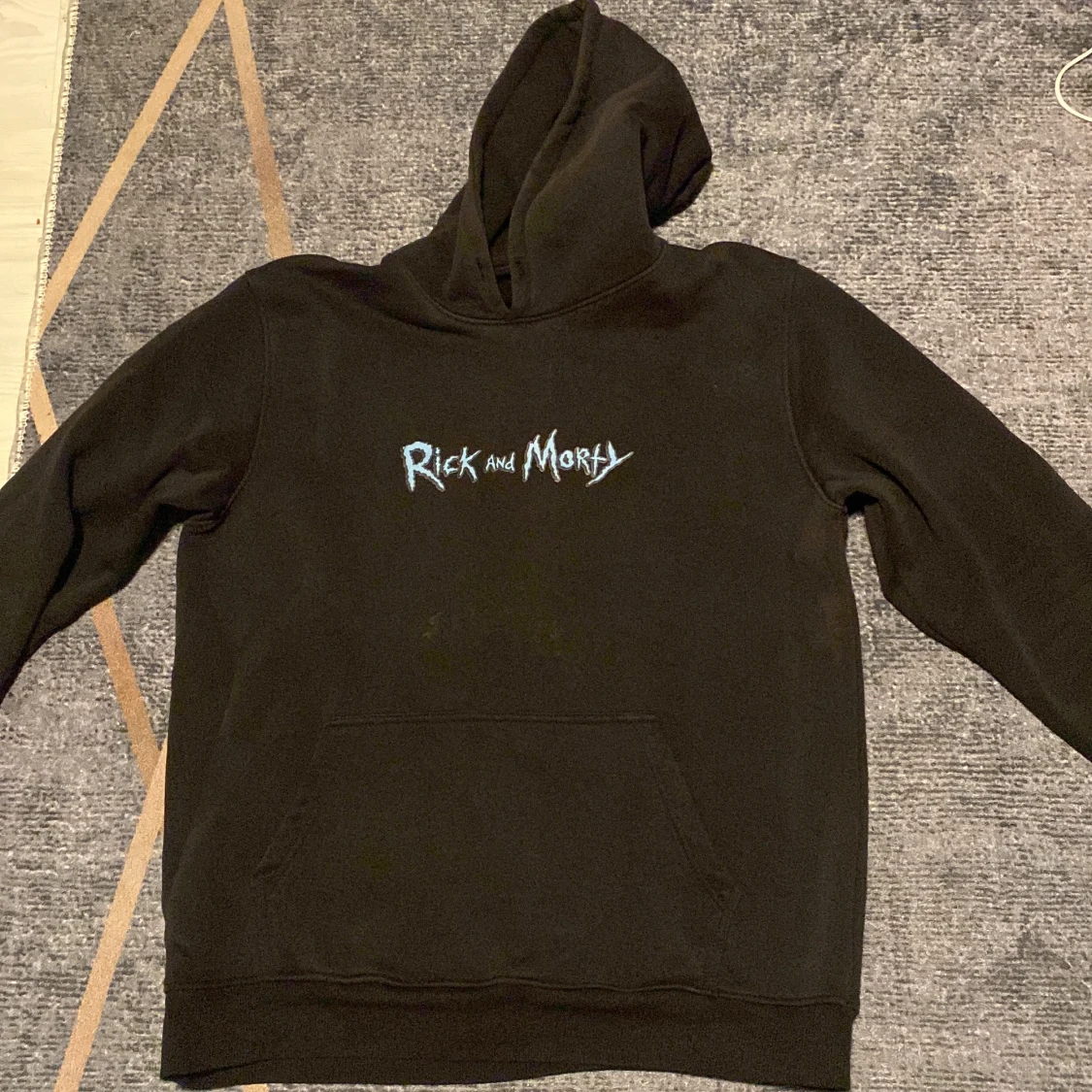 Rick and Morty svart hoodie
