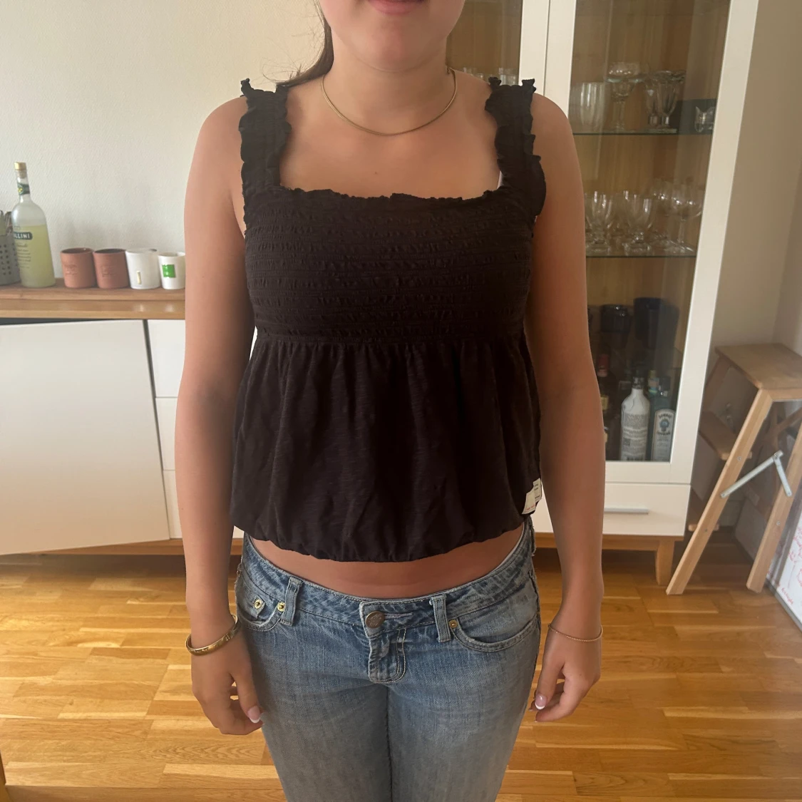 Odd Molly Svart linnetopp med volang 